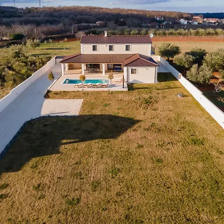 Lydia Villa Marcana
